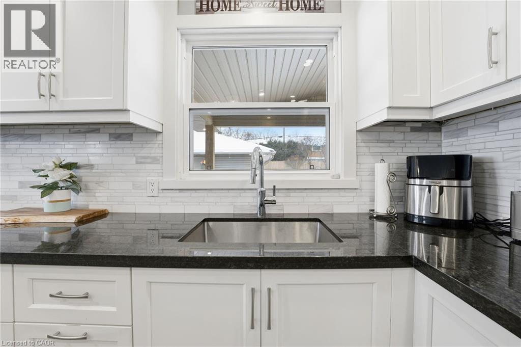 473 Mohawk Road W Property Photo 14
