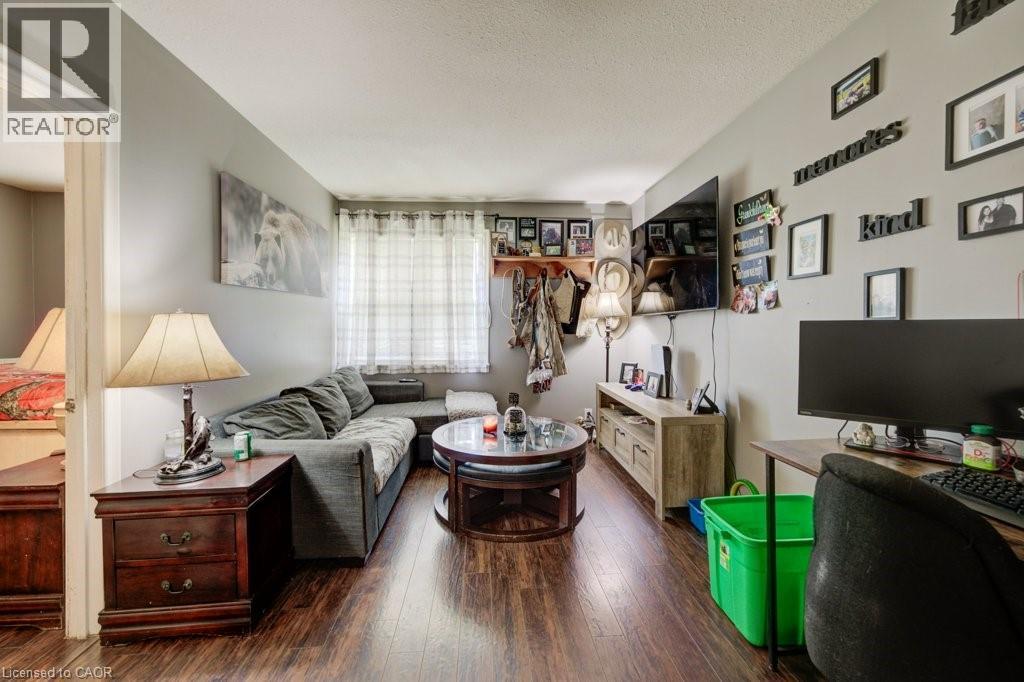 30 Foell Street Property Photo 25