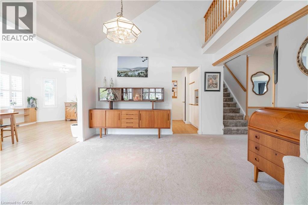 195 Silverbirch Boulevard Property Photo 9