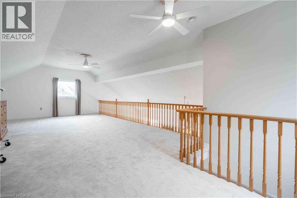 195 Silverbirch Boulevard Property Photo 18