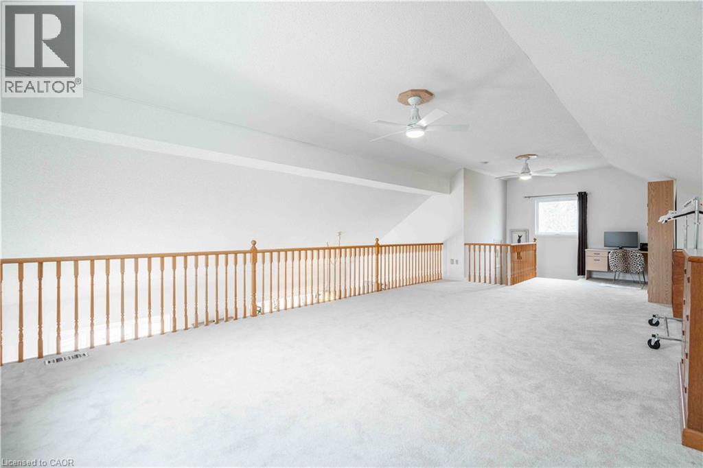 195 Silverbirch Boulevard Property Photo 19