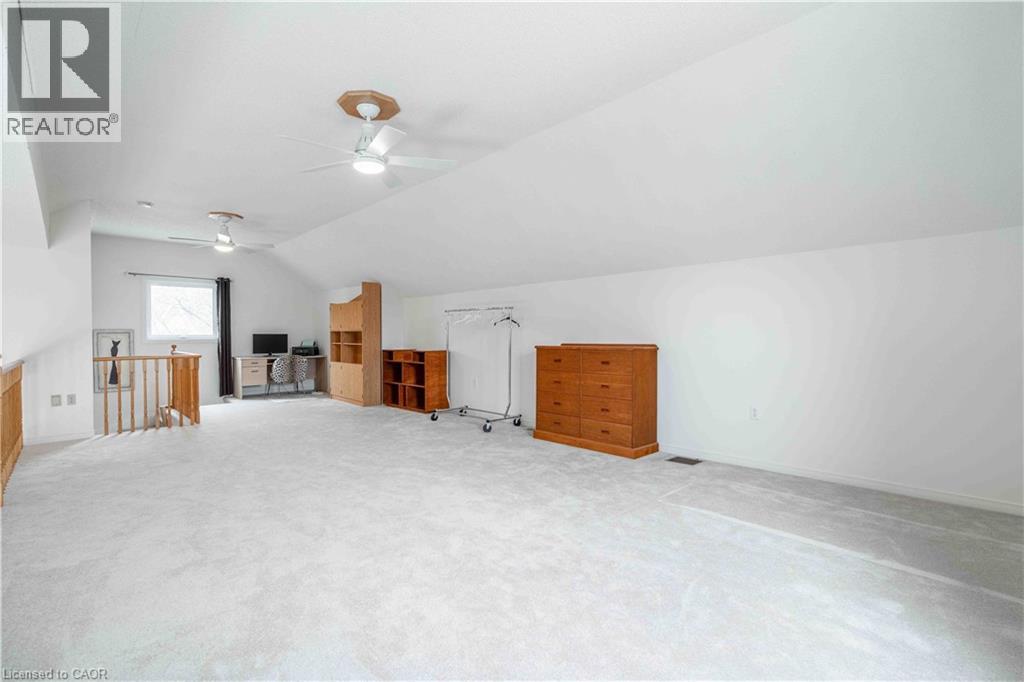 195 Silverbirch Boulevard Property Photo 20