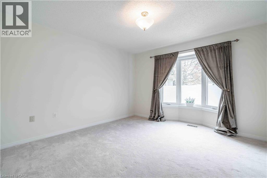 195 Silverbirch Boulevard Property Photo 24