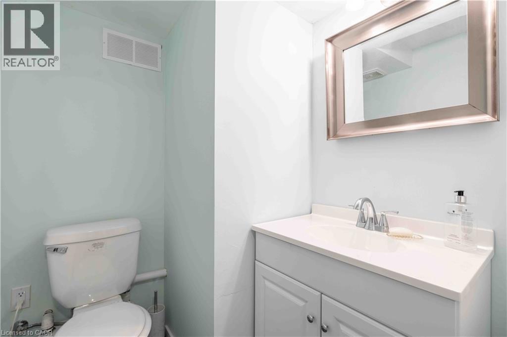 195 Silverbirch Boulevard Property Photo 30