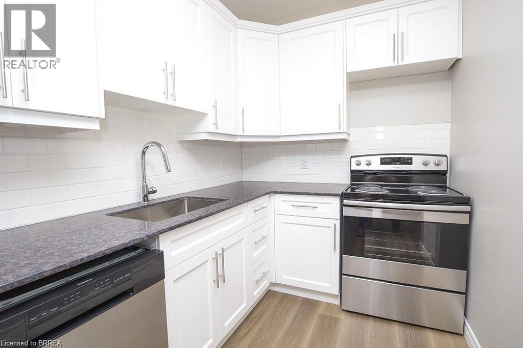 140 Mary Street Property Photo 10