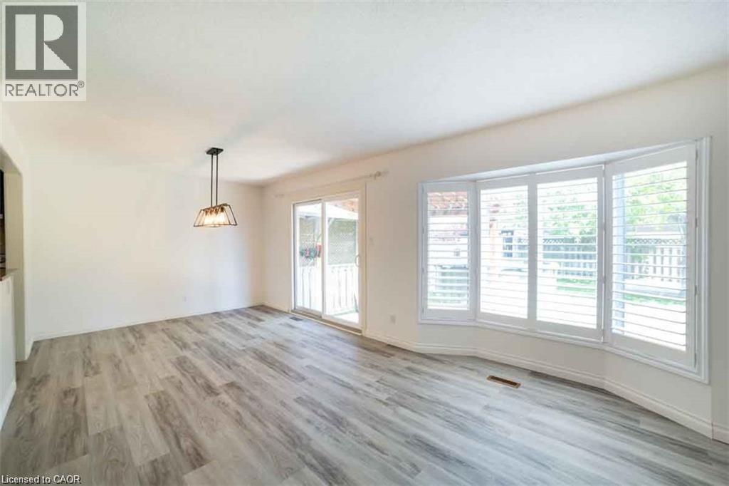 19 Beachgrove Crescent Property Photo 12