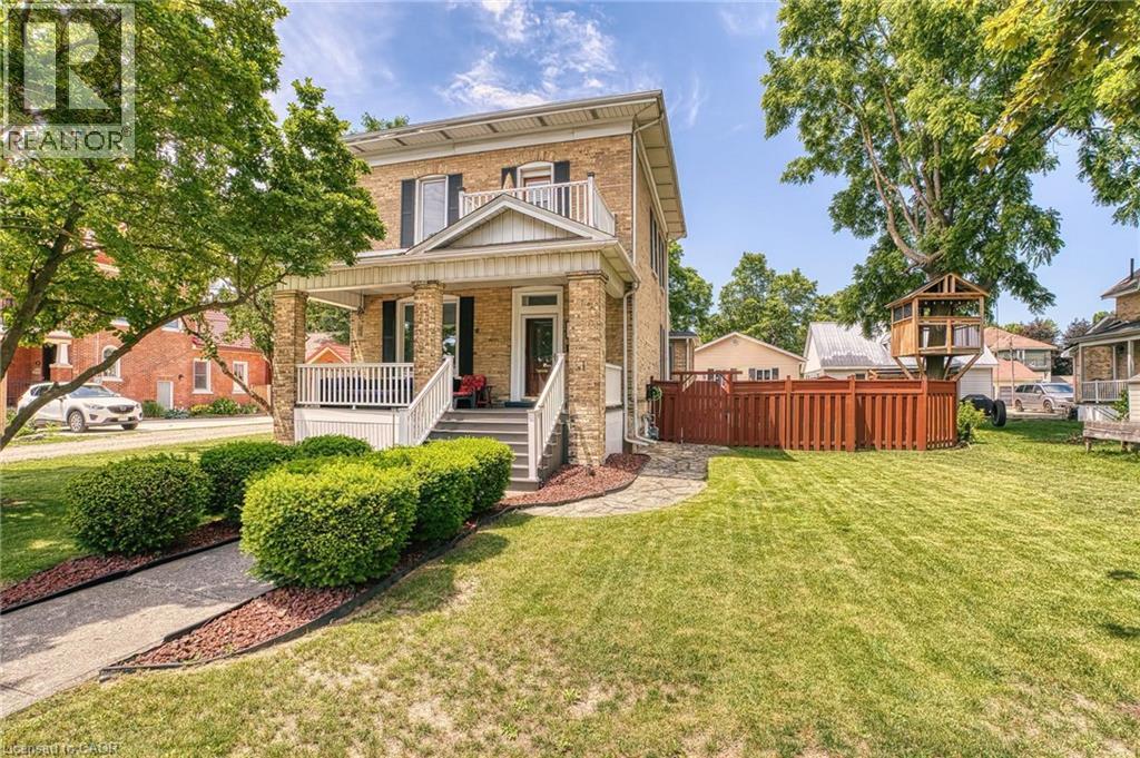 459 Wallace Avenue N Property Photo 2