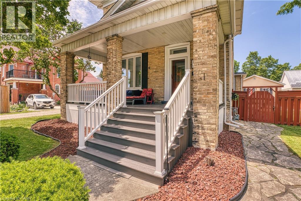 459 Wallace Avenue N Property Photo 6