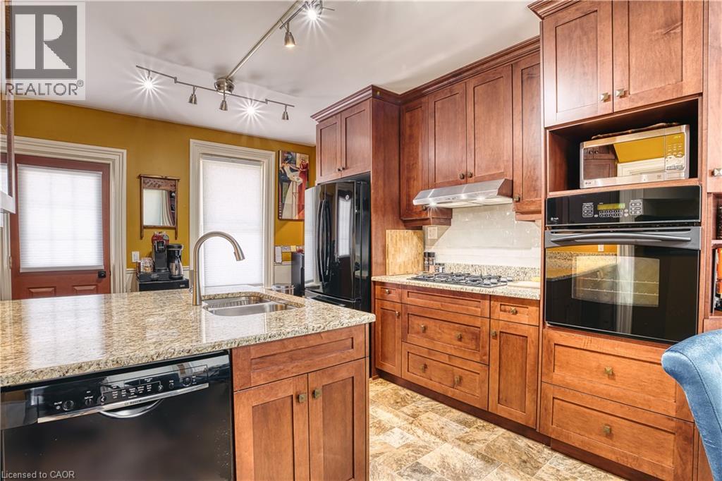459 Wallace Avenue N Property Photo 23