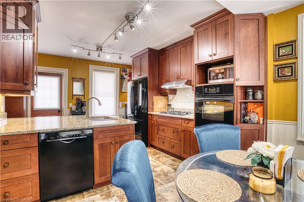 459 Wallace Avenue N Property Photo 24