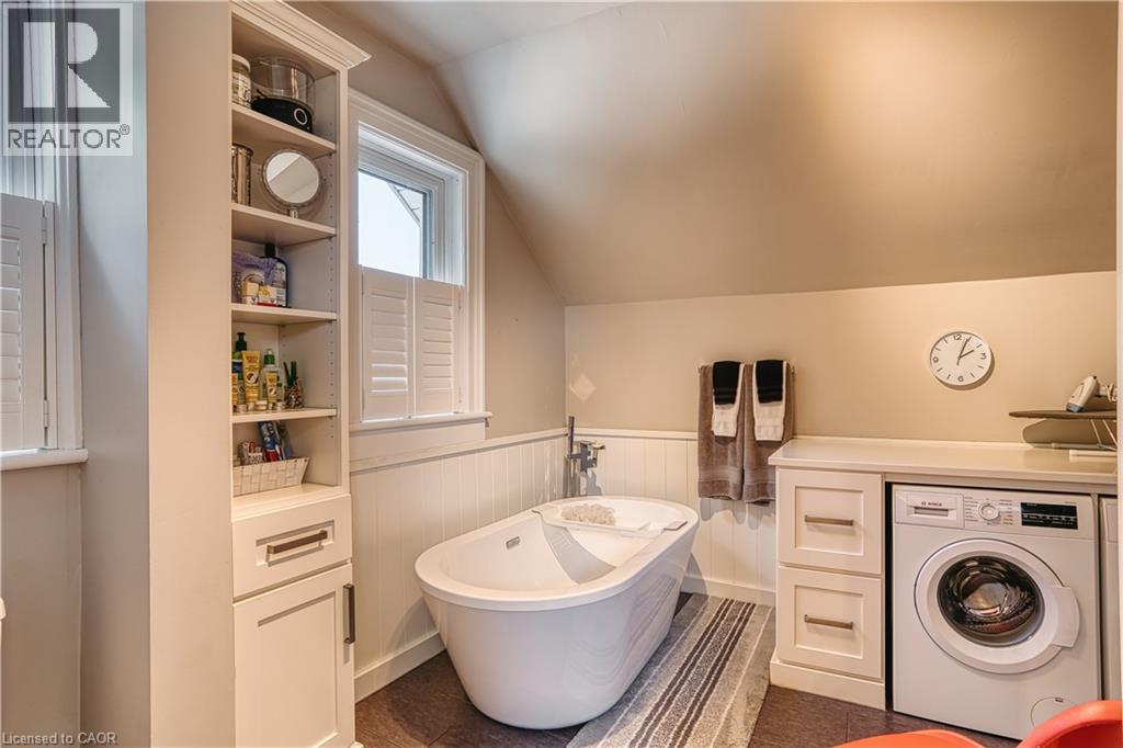 459 Wallace Avenue N Property Photo 39