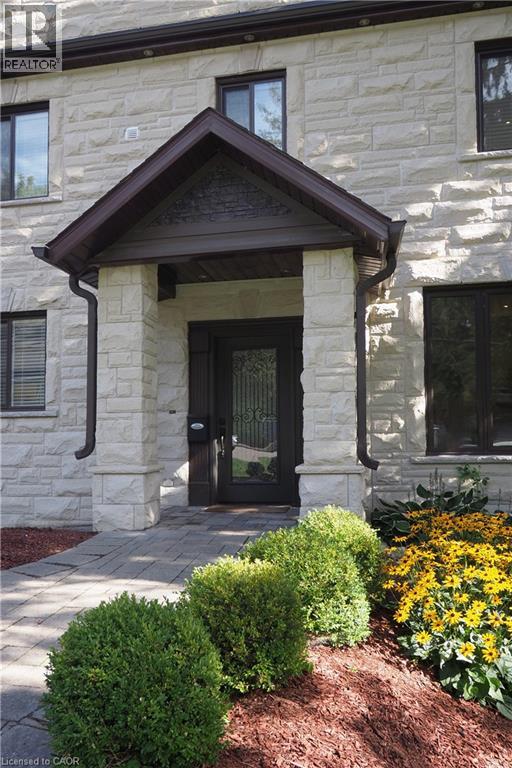 530 St Andrew Street E Property Photo 4