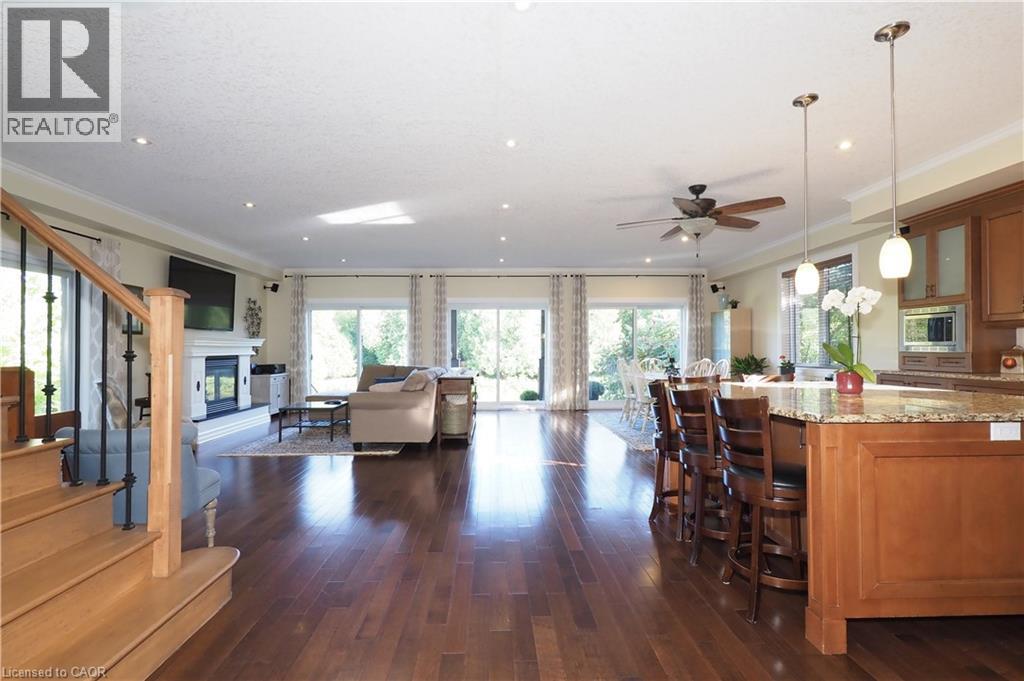 530 St Andrew Street E Property Photo 7