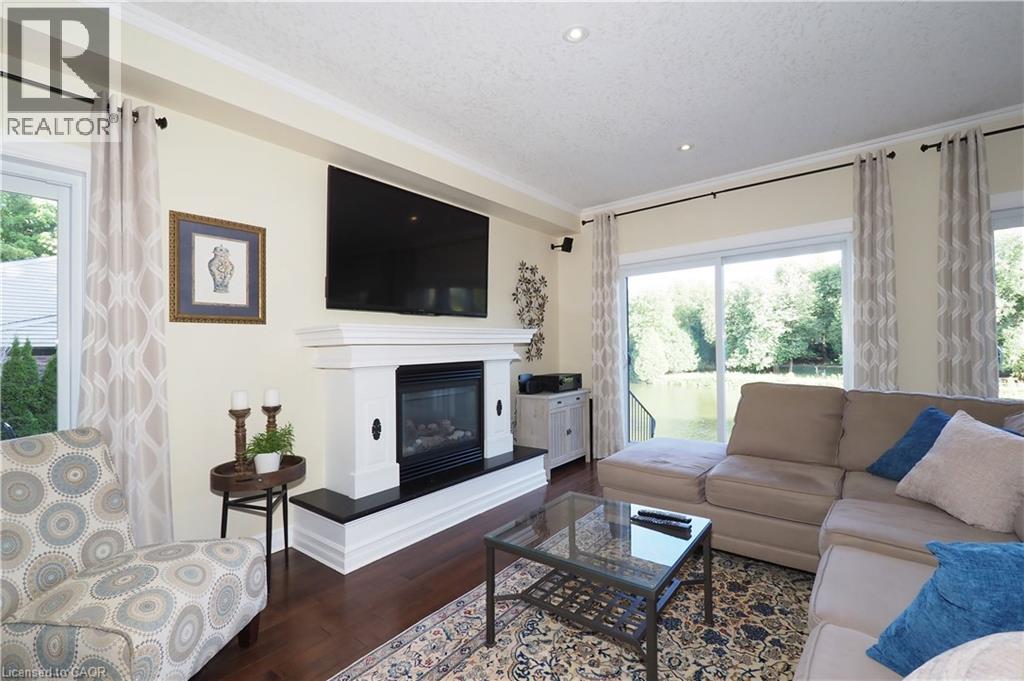 530 St Andrew Street E Property Photo 9