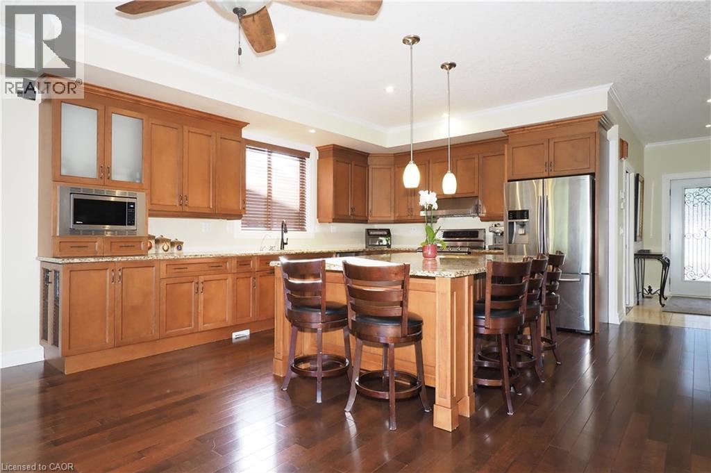 530 St Andrew Street E Property Photo 15