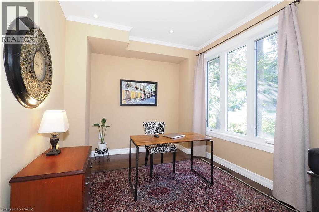 530 St Andrew Street E Property Photo 17