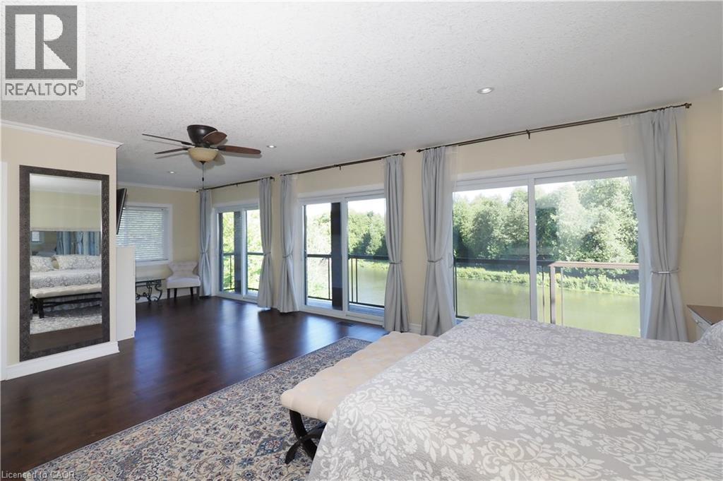530 St Andrew Street E Property Photo 24