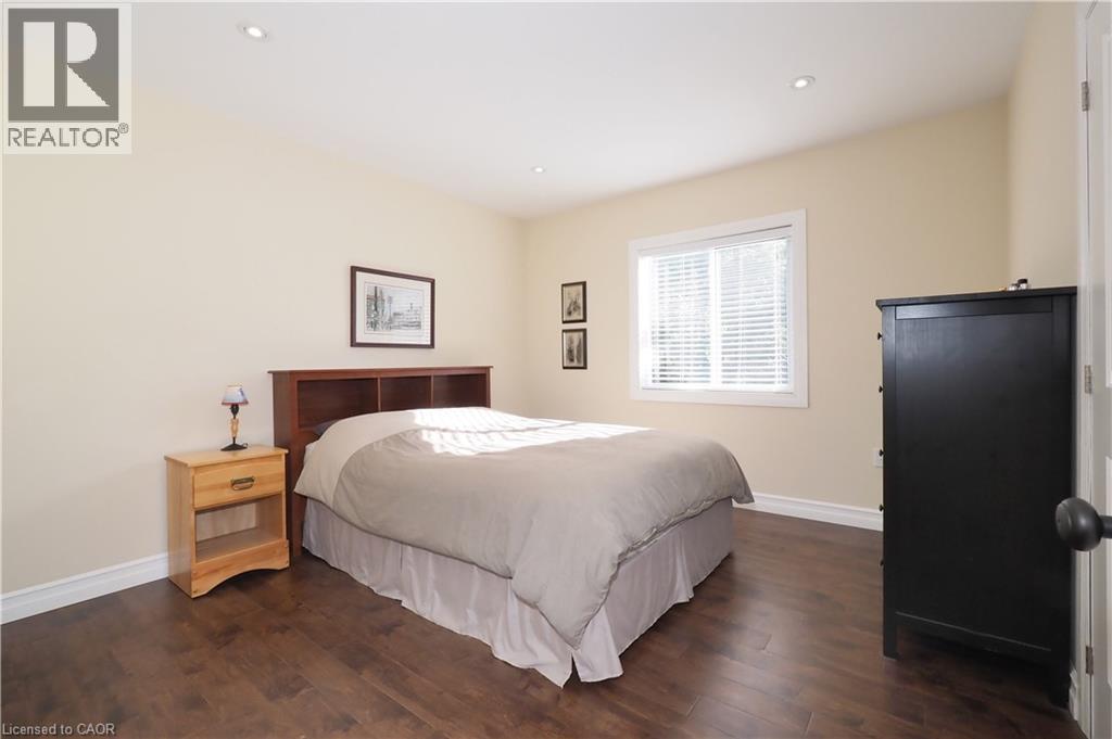 530 St Andrew Street E Property Photo 32