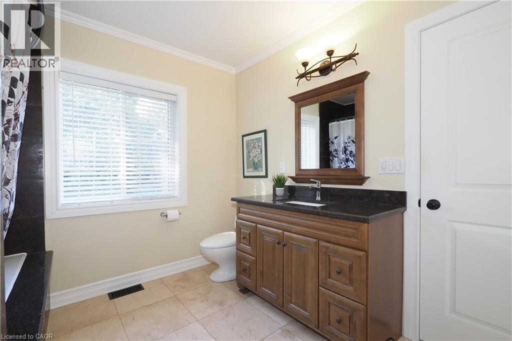 530 St Andrew Street E Property Photo 34