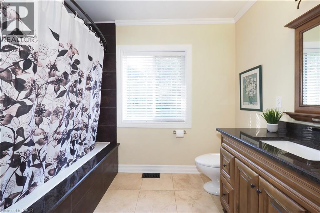 530 St Andrew Street E Property Photo 35