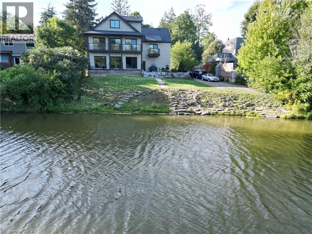 530 St Andrew Street E Property Photo 45