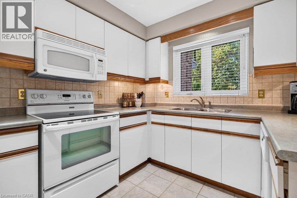 2136 Old Lakeshore Road Unit# 8 Property Photo 11