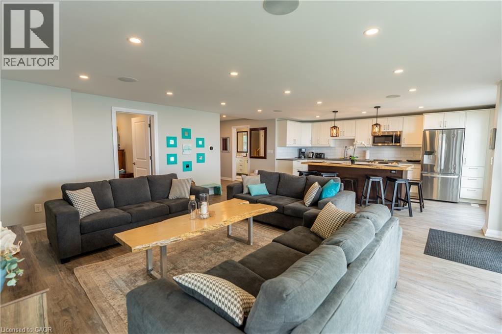 2118 Lakeshore Road Property Photo 10