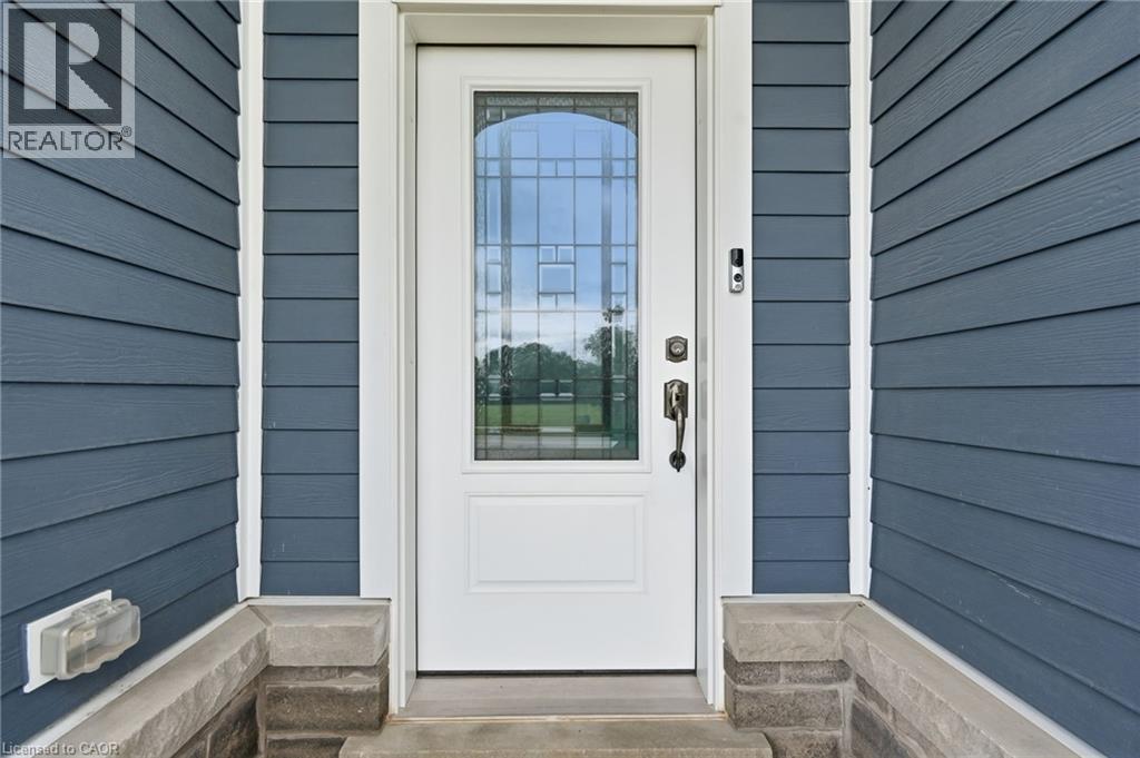 35 Butlers Drive N Property Photo 4