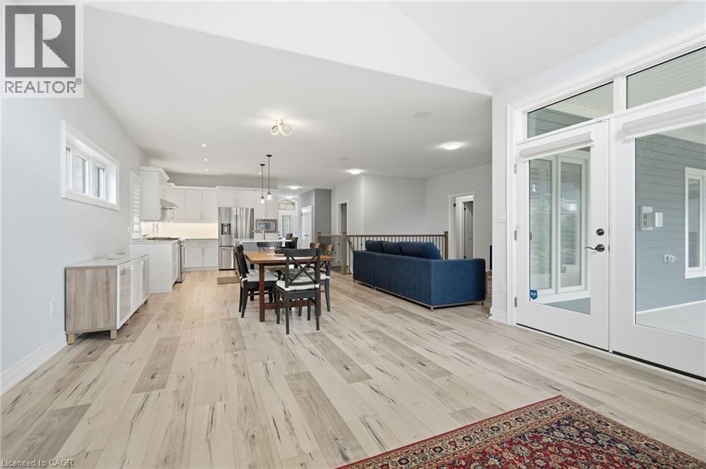 35 Butlers Drive N Property Photo 17