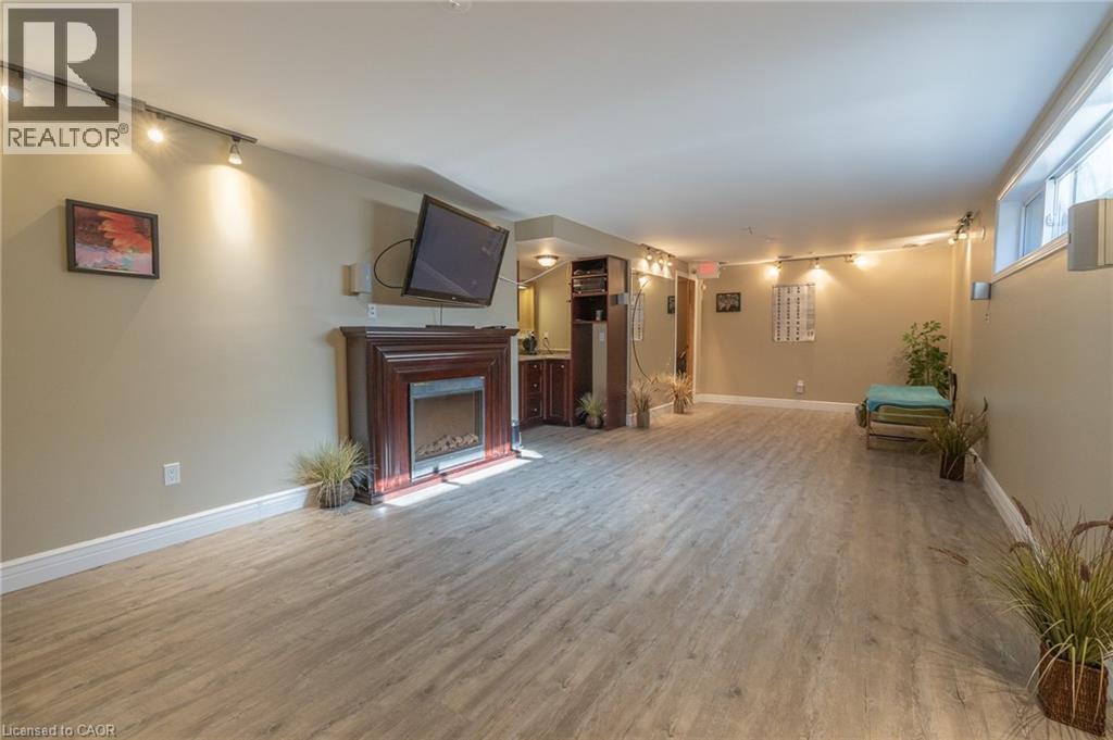 11 Belmont Avenue W Property Photo 14