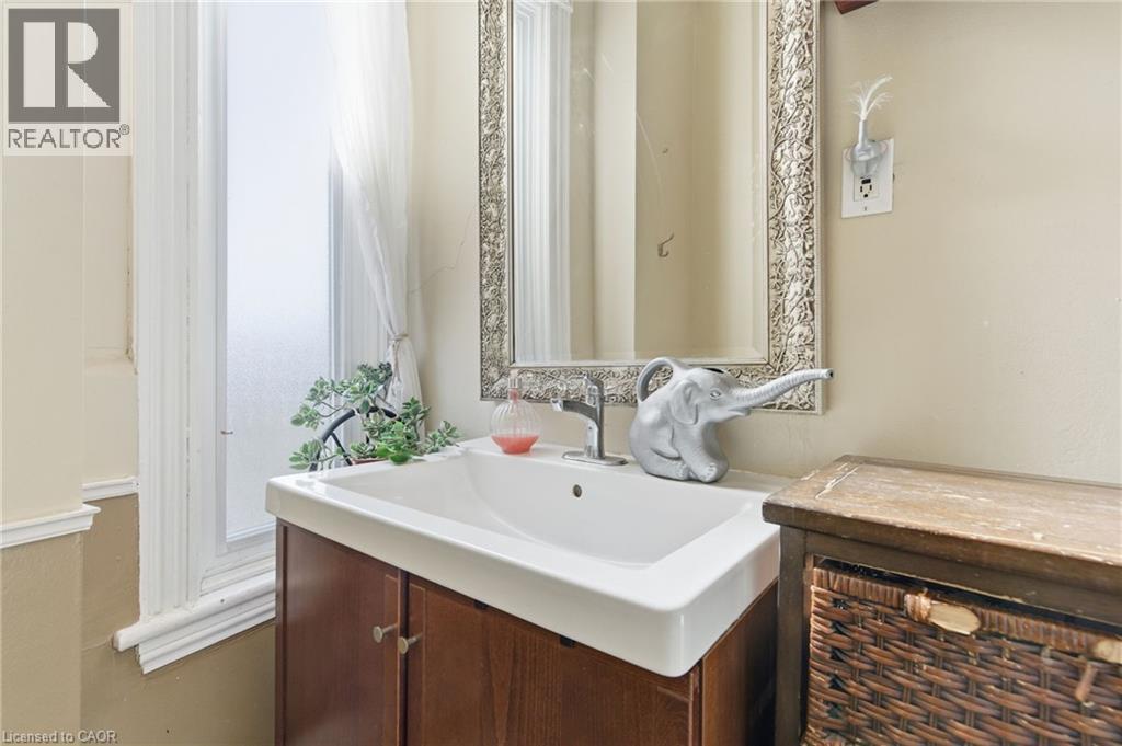30 Ontario Avenue Property Photo 29