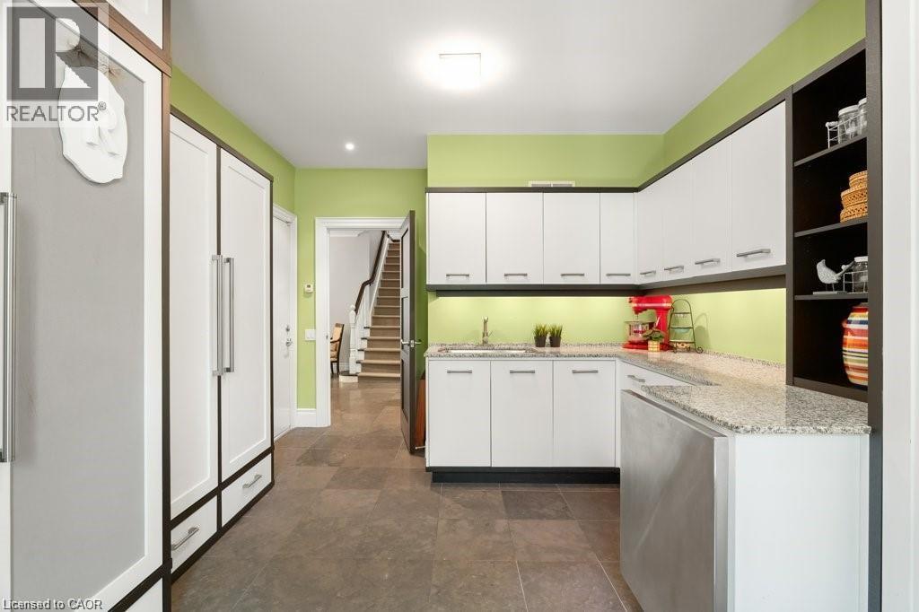 261 Union Boulevard Property Photo 14