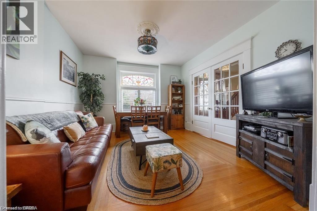 284 Colborne Street N Property Photo 33