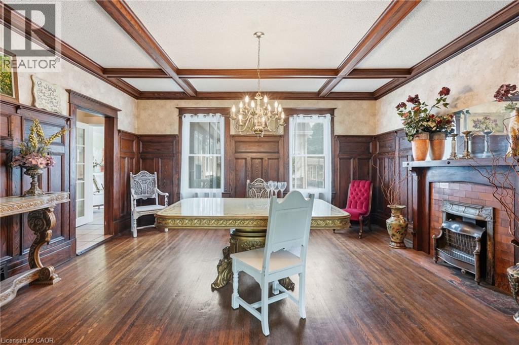 2 Carleton Street N Property Photo 4
