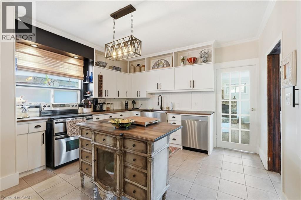 2 Carleton Street N Property Photo 6