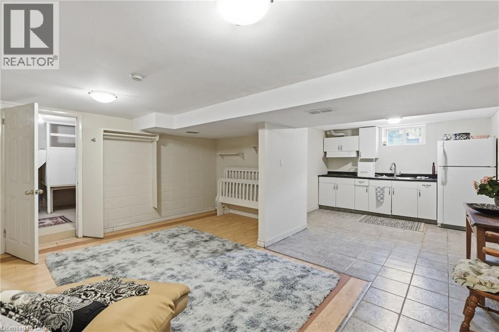 2 Carleton Street N Property Photo 14