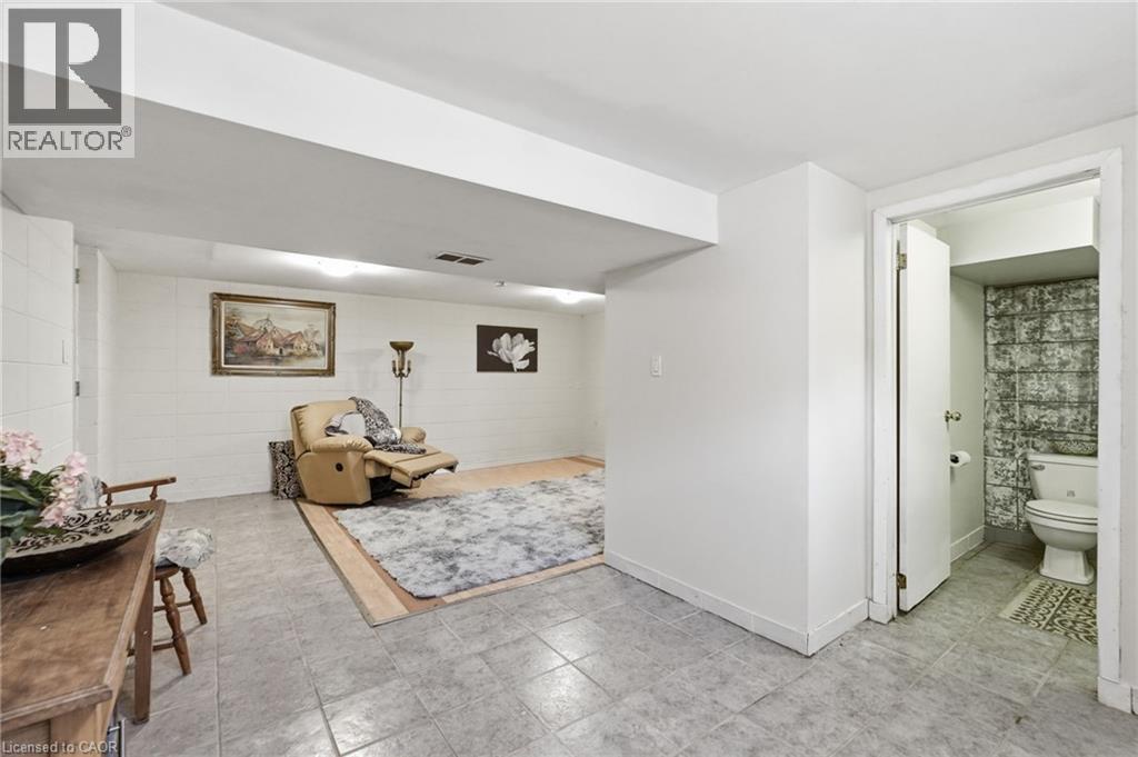 2 Carleton Street N Property Photo 15