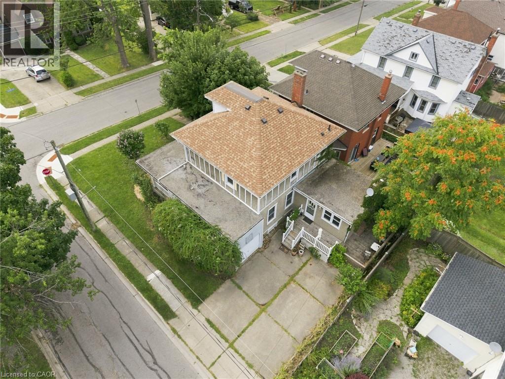 2 Carleton Street N Property Photo 18