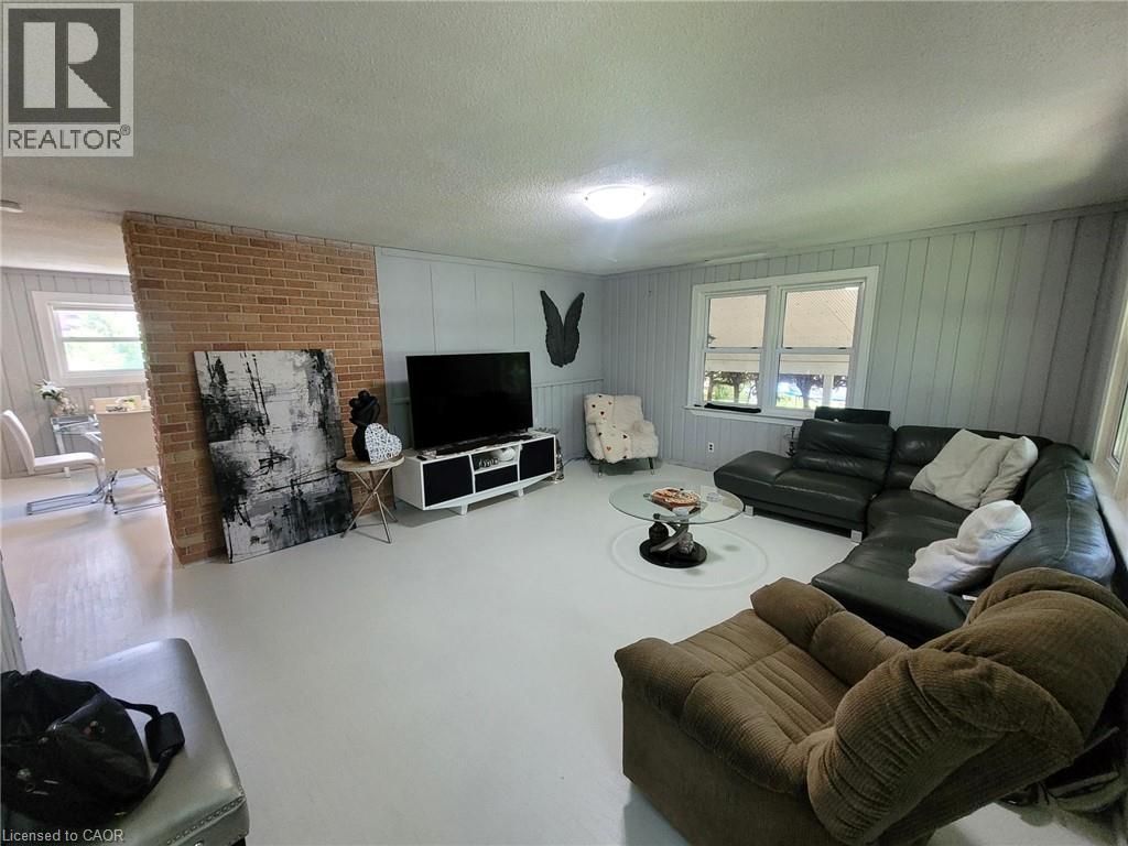 879 West 5th Street Property Photo 9