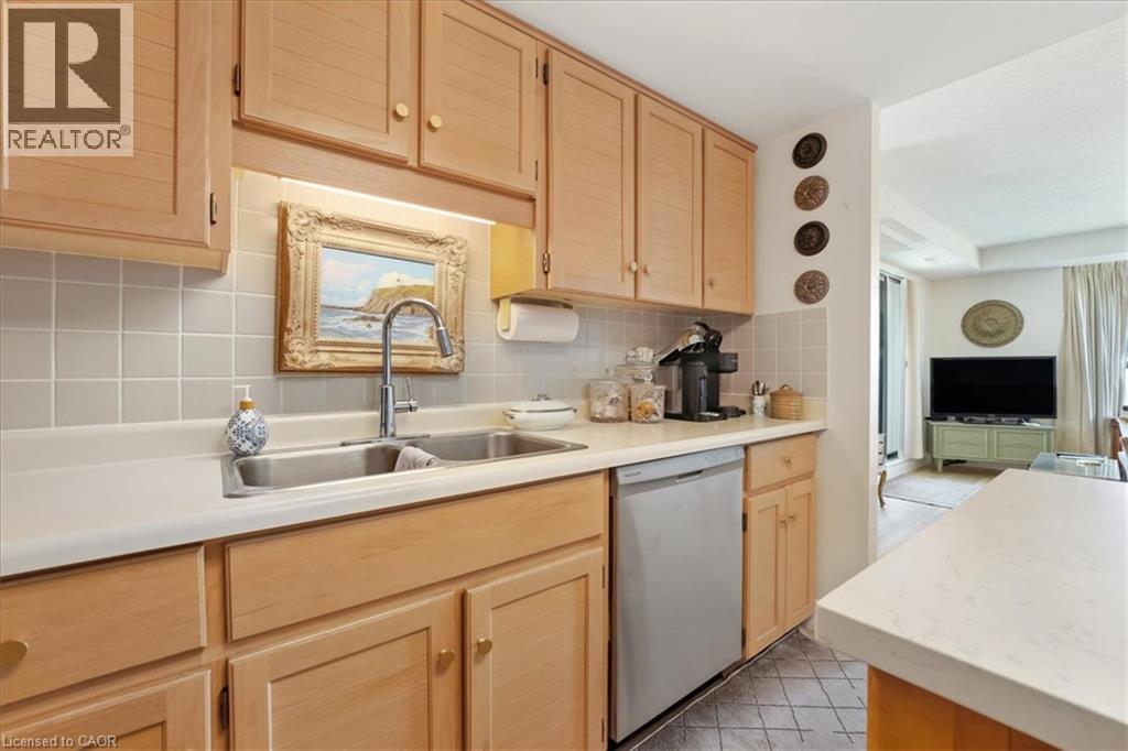 8 Village Green Unit# 807 Property Photo 14