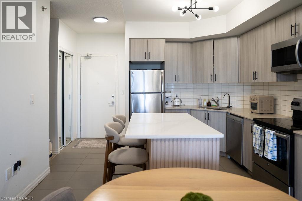 560 North Service Road Unit# 610 Property Photo 4