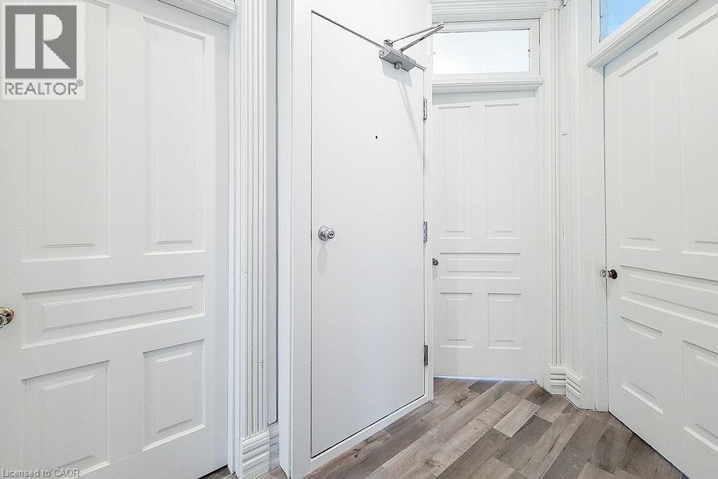 36 Erie Avenue Unit# 2 Upper Property Photo 9