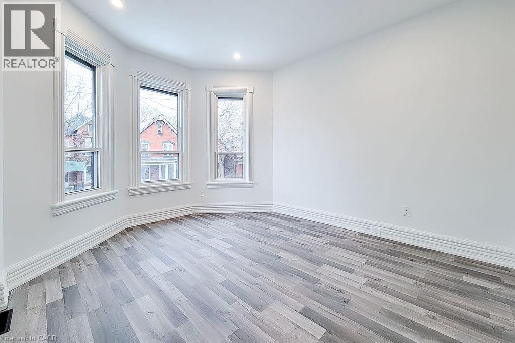 36 Erie Avenue Unit# 2 Upper Property Photo 11