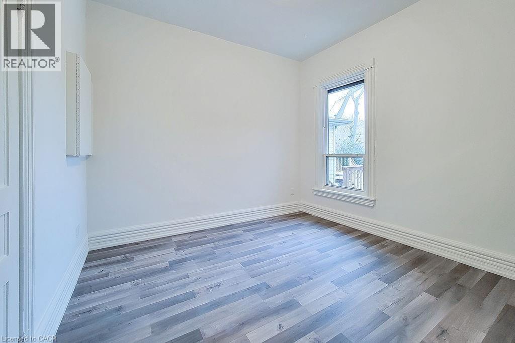36 Erie Avenue Unit# 2 Upper Property Photo 12