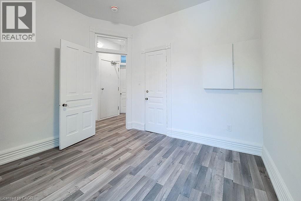 36 Erie Avenue Unit# 2 Upper Property Photo 13