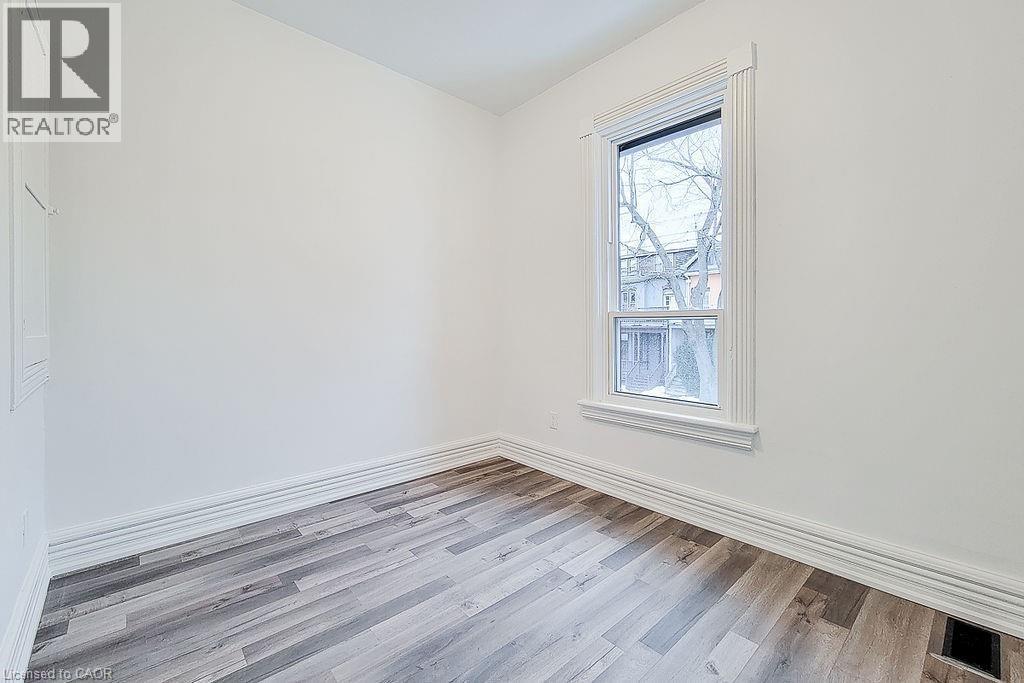 36 Erie Avenue Unit# 2 Upper Property Photo 15