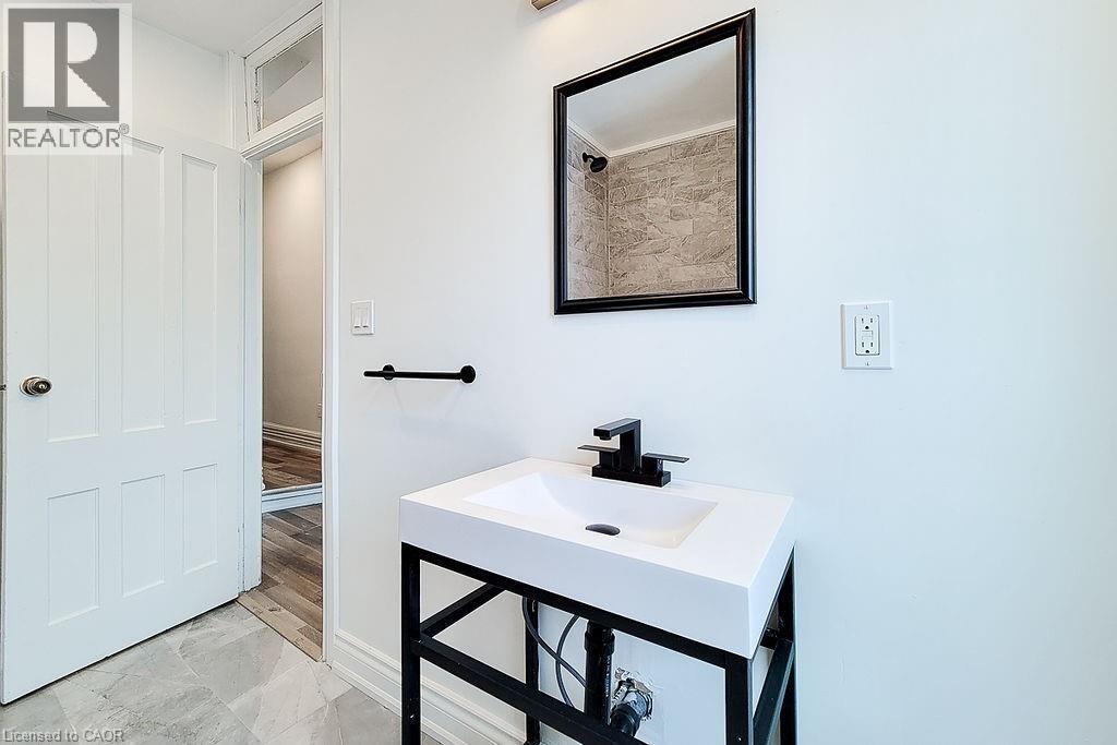36 Erie Avenue Unit# 2 Upper Property Photo 16