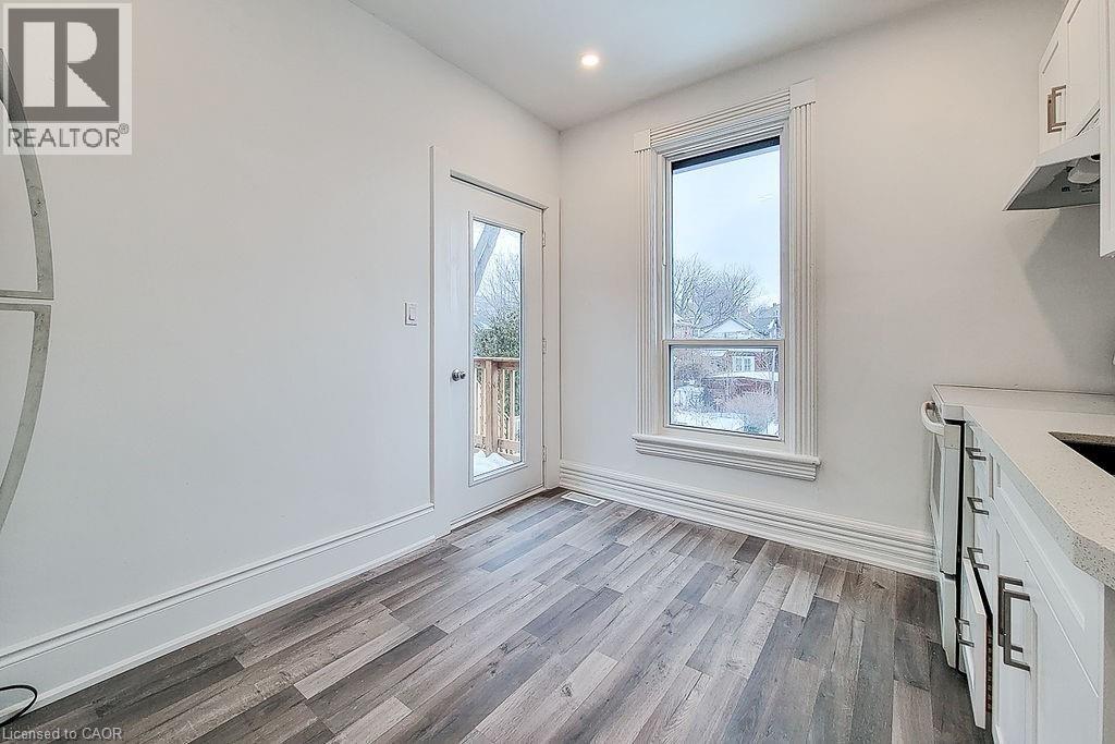 36 Erie Avenue Unit# 2 Upper Property Photo 21