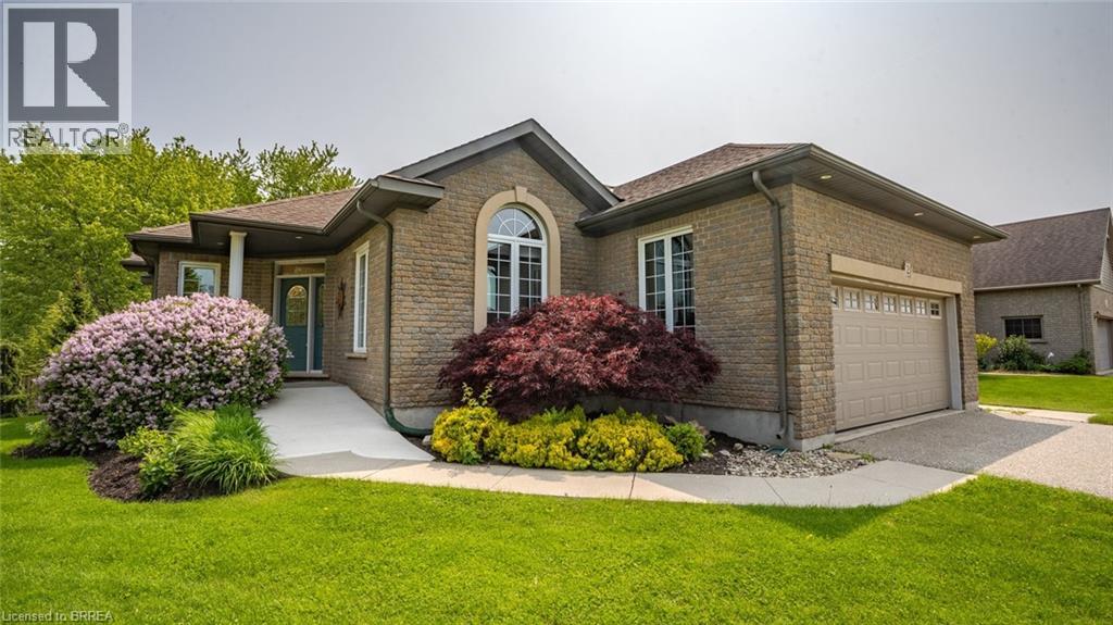 2 Hunter Drive S Property Photo 1