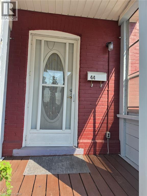 44 Arthur Avenue N Property Photo 3